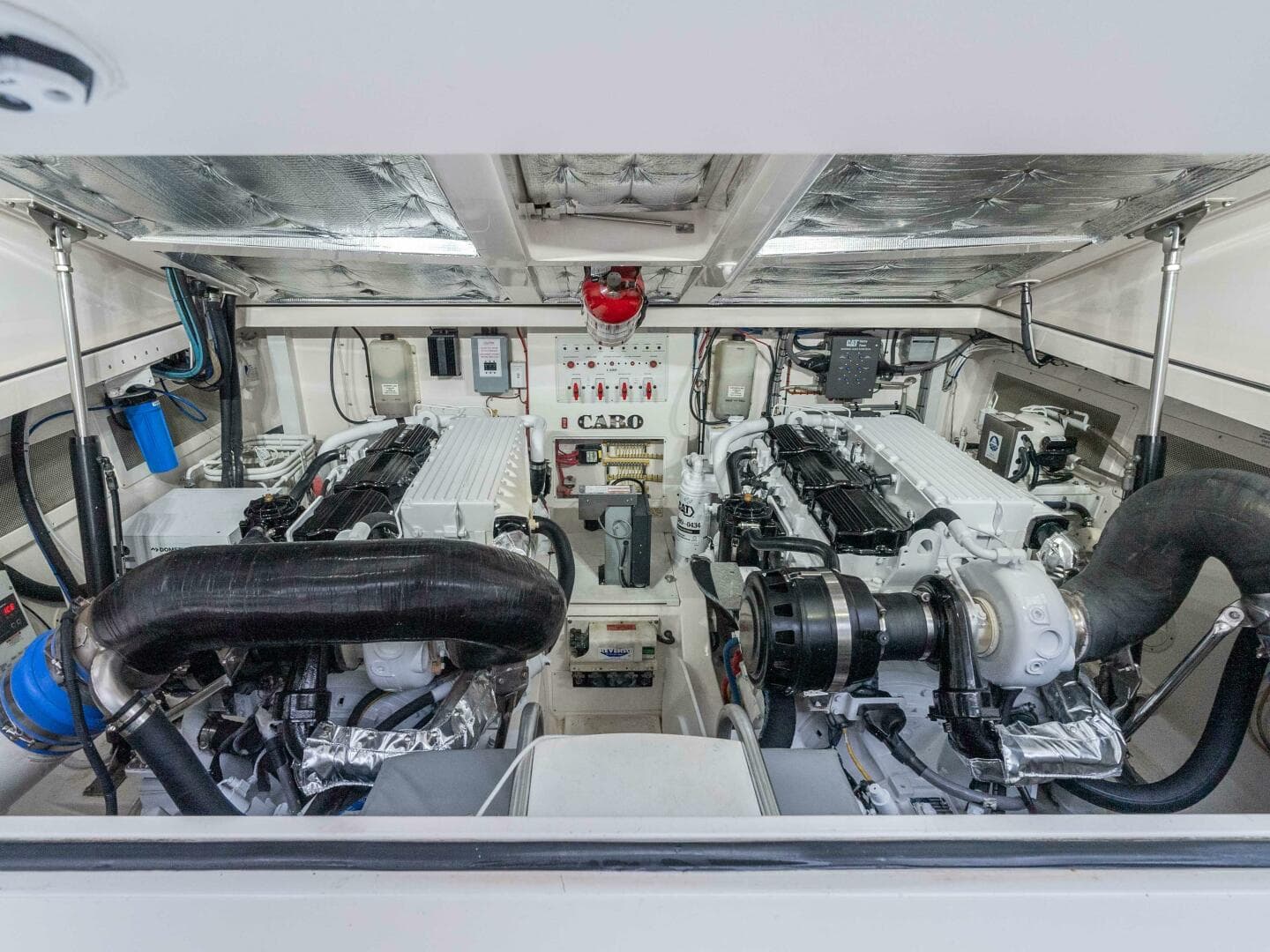 2008 Cabo 38 Express — photo 15