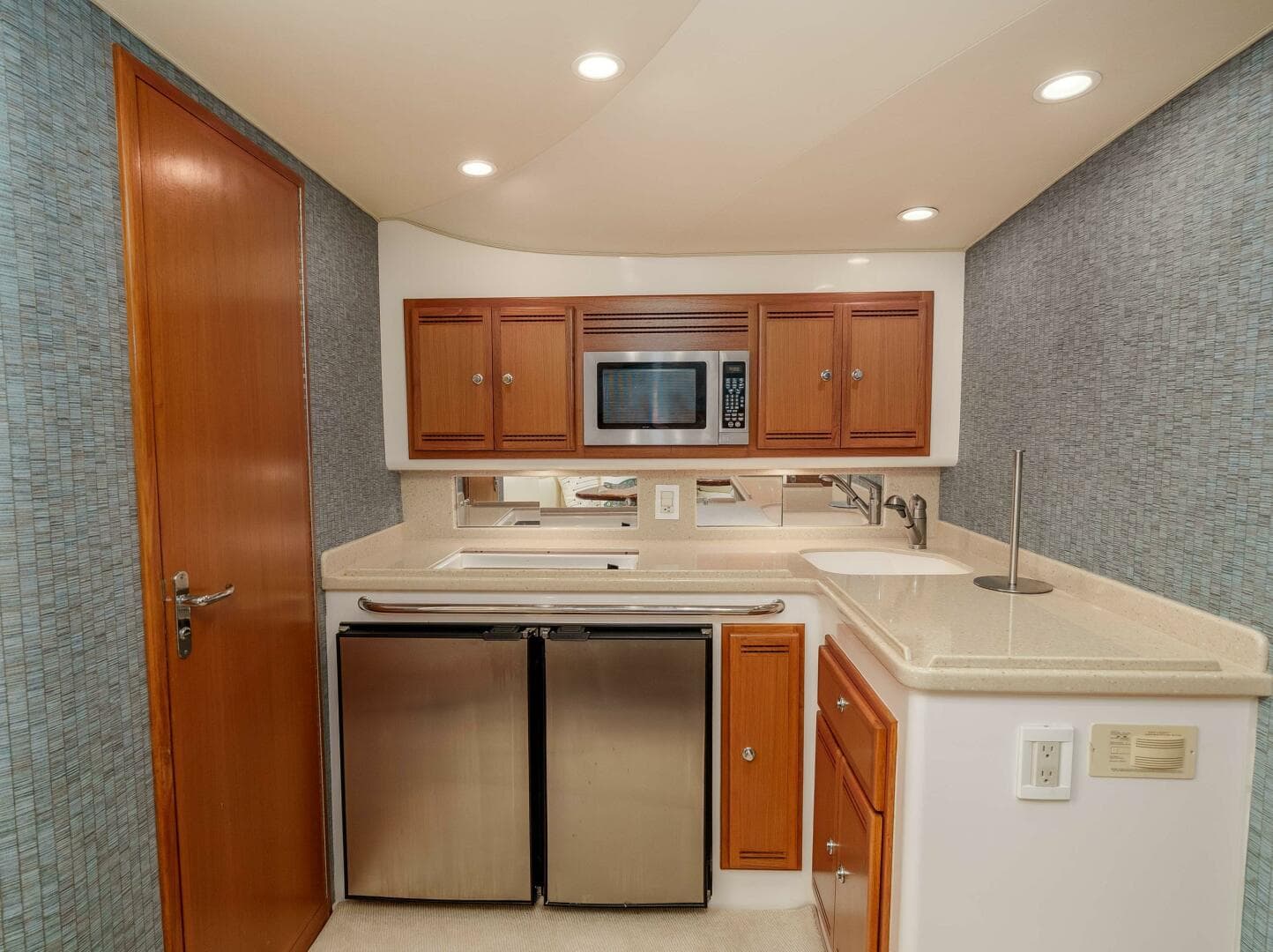 2008 Cabo 38 Express — photo 7