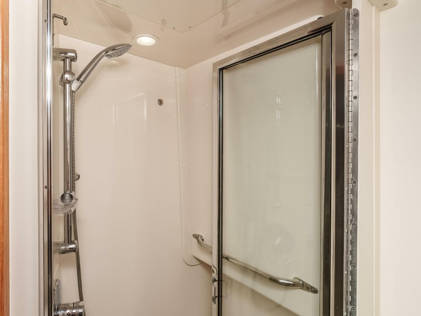 2008 Cabo 38 Express — photo 13