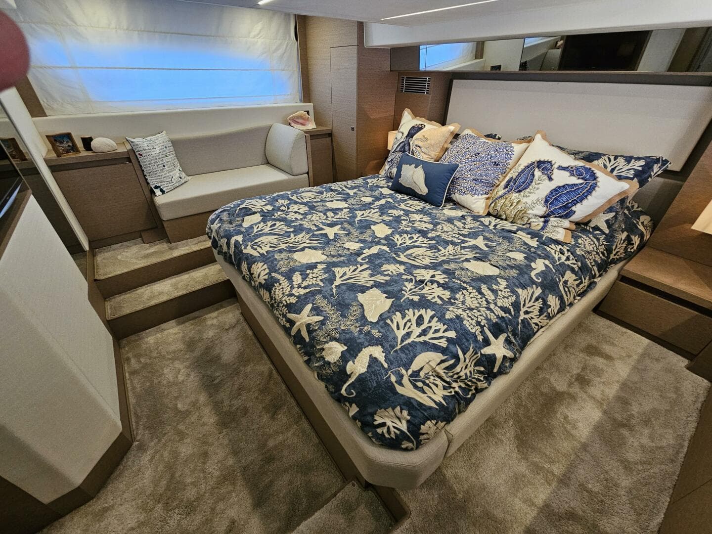 2018 Prestige 460 Flybridge — photo 12