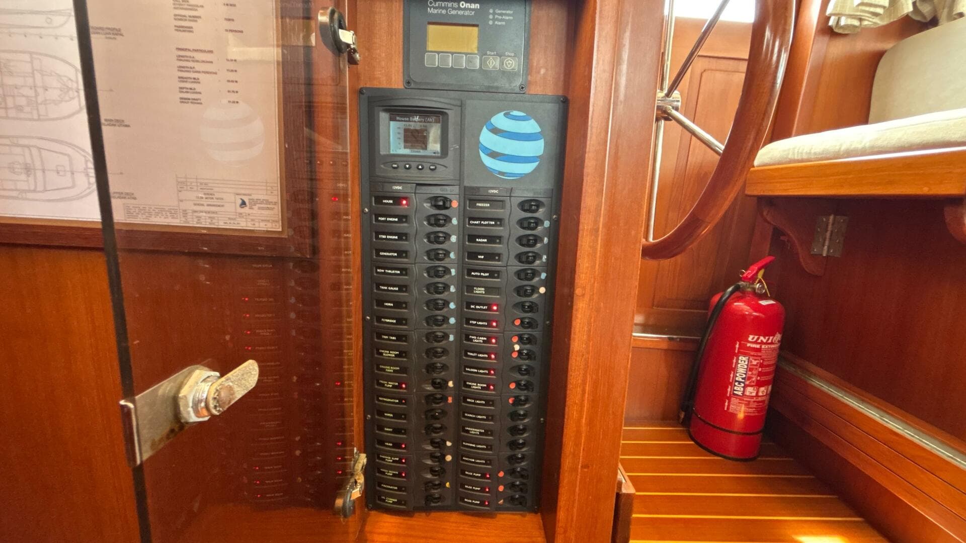 2013 Explorer Motor Yachts 40 Sedan — photo 21