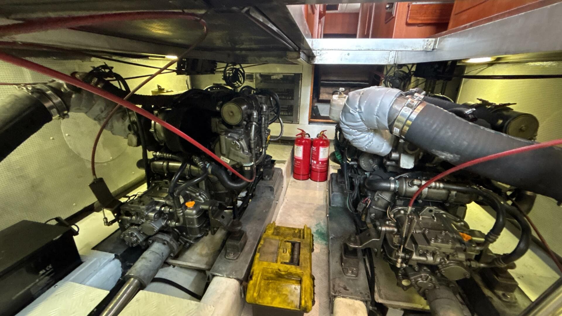 2013 Explorer Motor Yachts 40 Sedan — photo 26