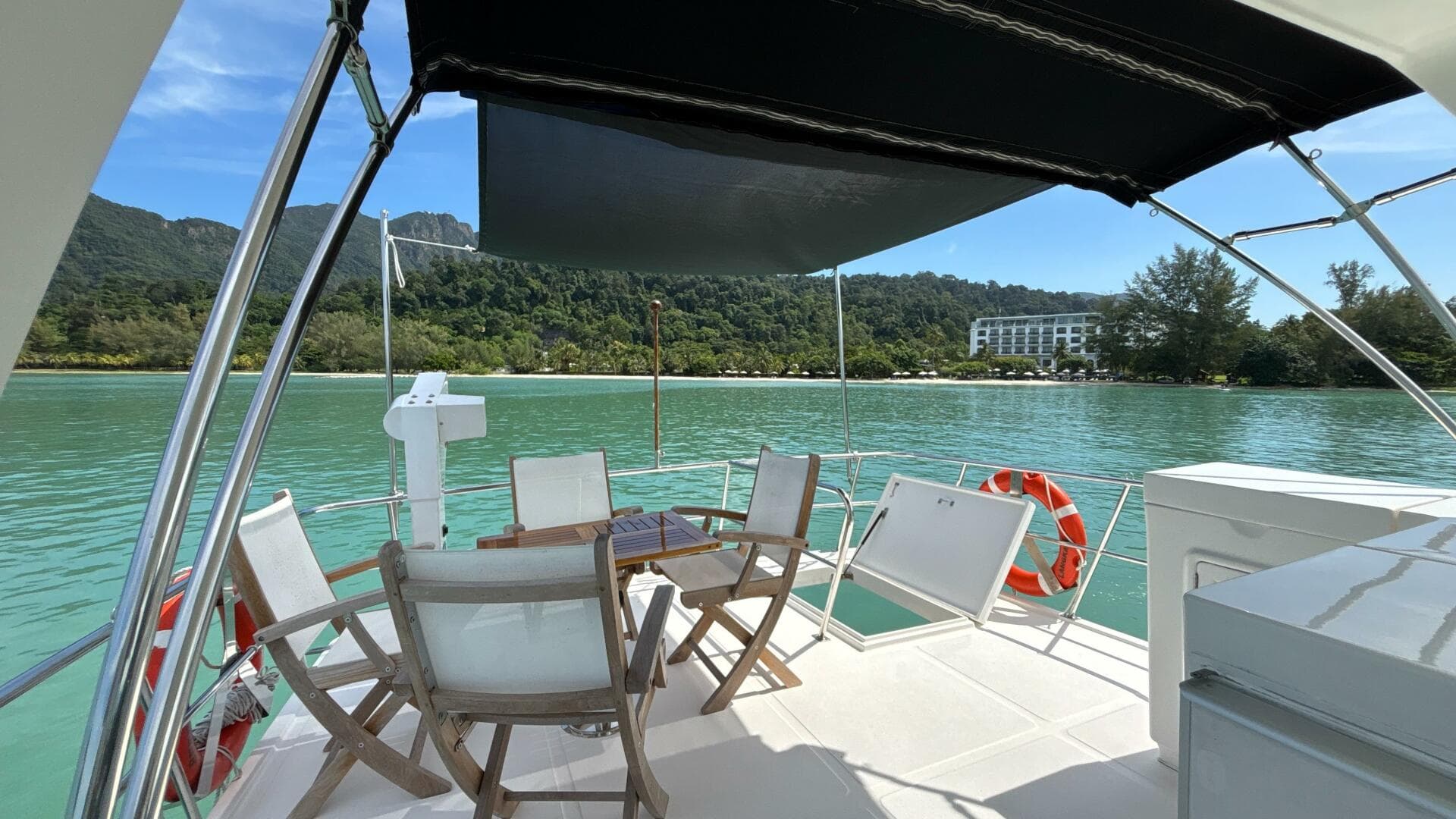 2013 Explorer Motor Yachts 40 Sedan — photo 12