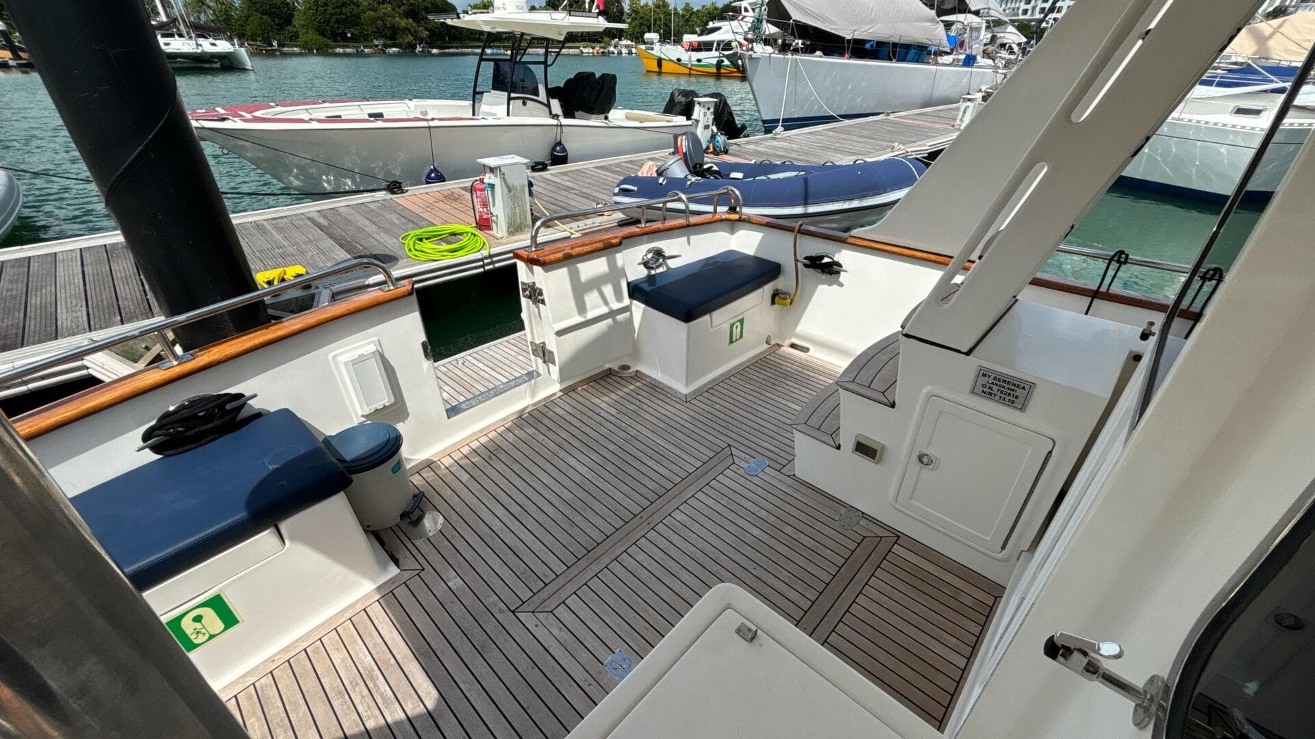 2013 Explorer Motor Yachts 40 Sedan — photo 10