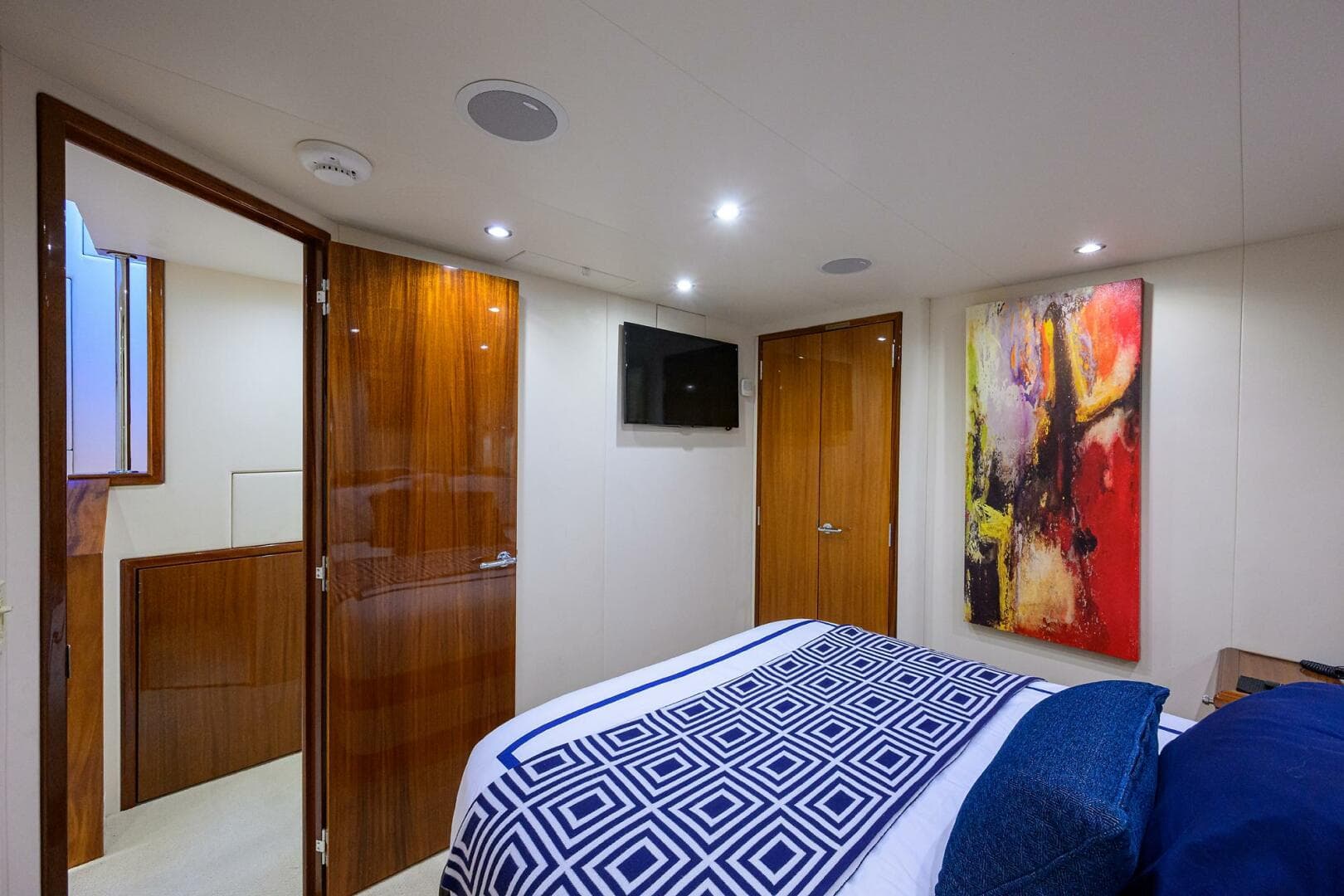 2009 Hatteras Enclosed Bridge — photo 25