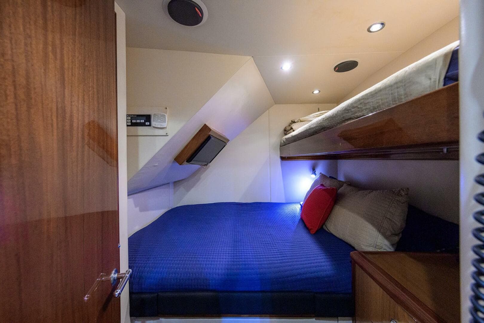 2009 Hatteras Enclosed Bridge — photo 57