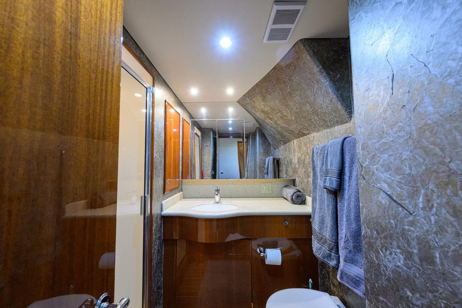 2009 Hatteras Enclosed Bridge — photo 58