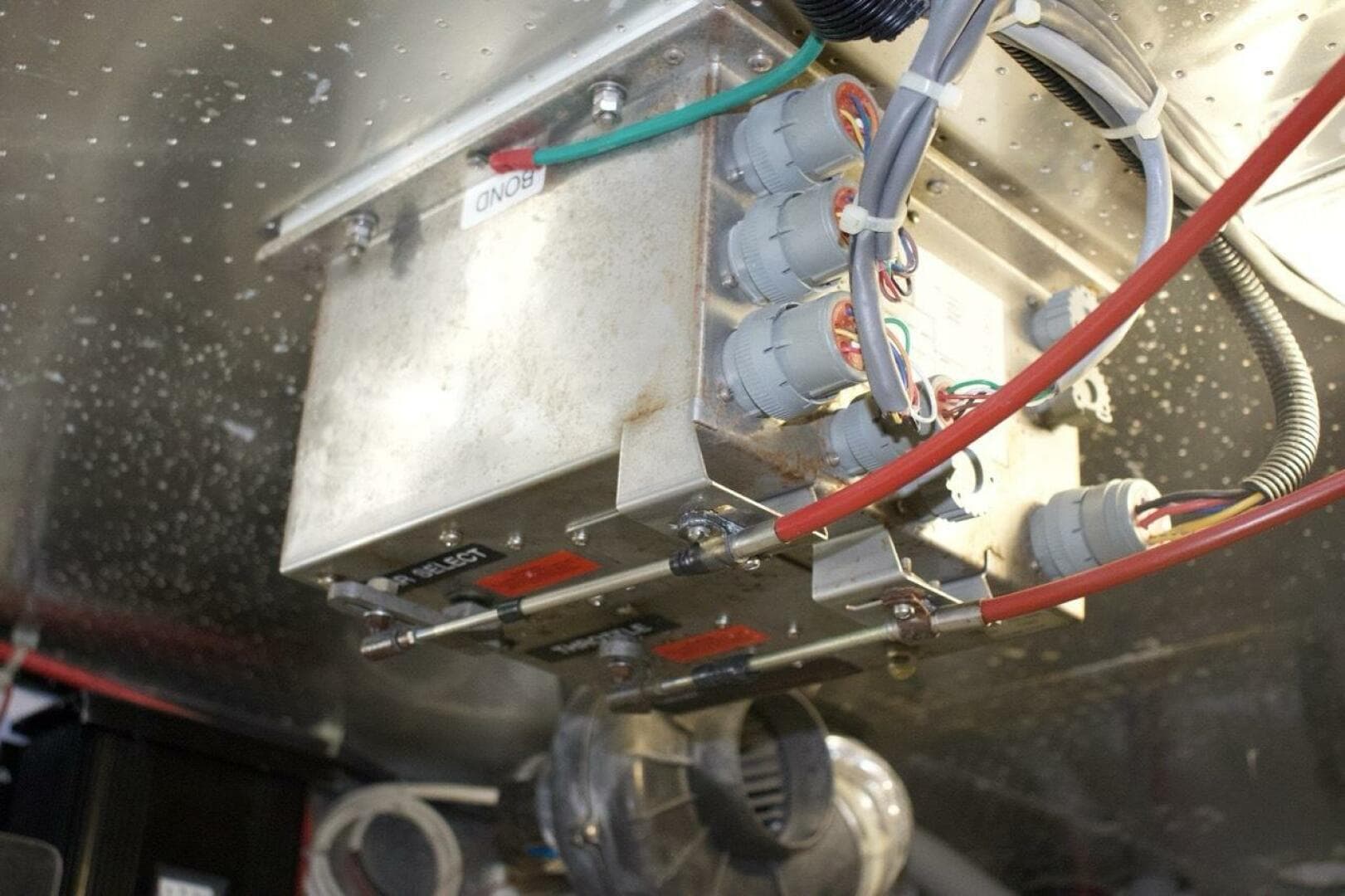 2002 Mckinna 57 Pilothouse — photo 24