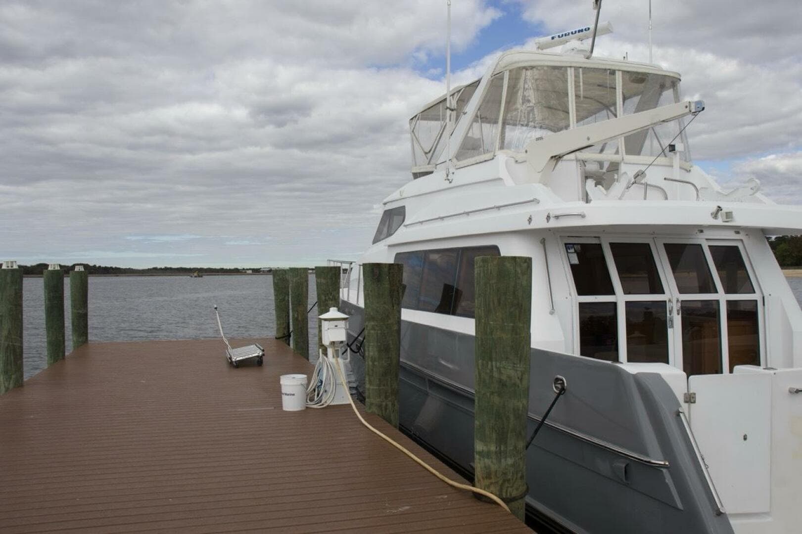 2002 Mckinna 57 Pilothouse — photo 2
