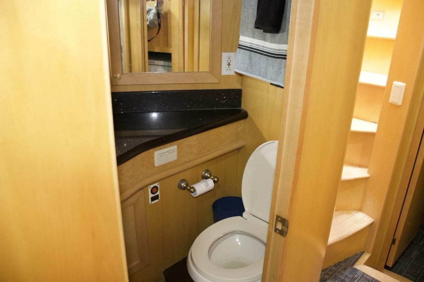 2002 Mckinna 57 Pilothouse — photo 57