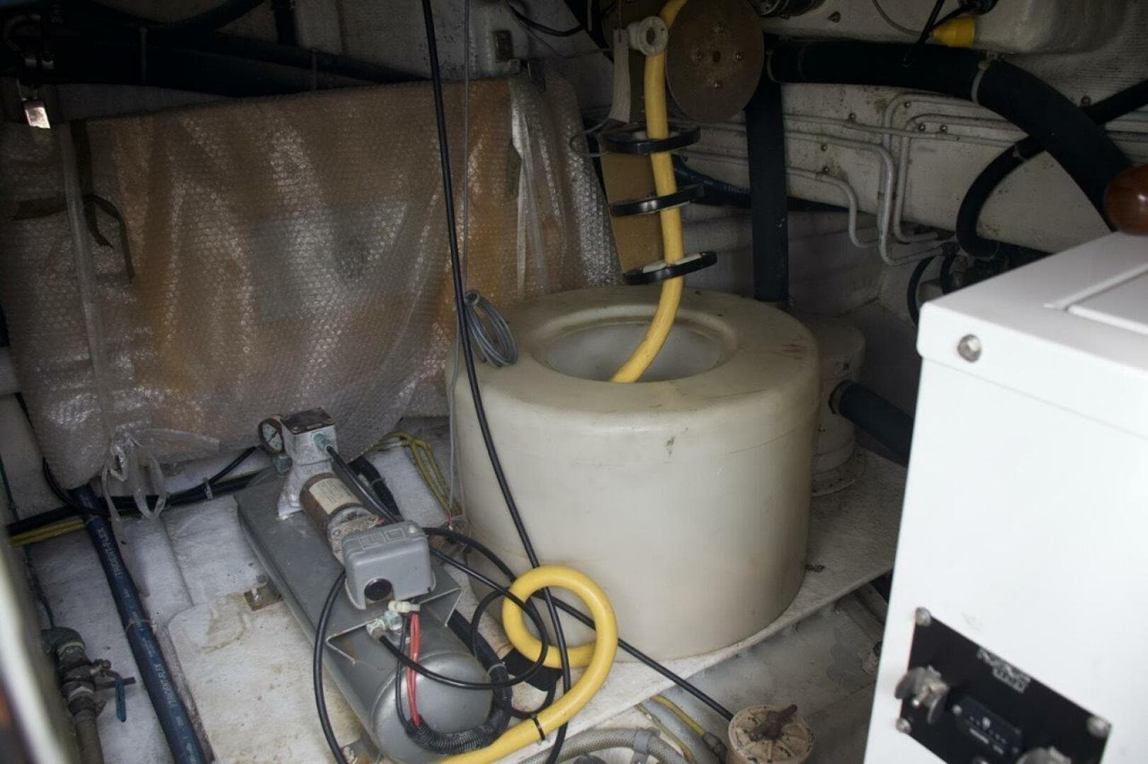 2002 Mckinna 57 Pilothouse — photo 17