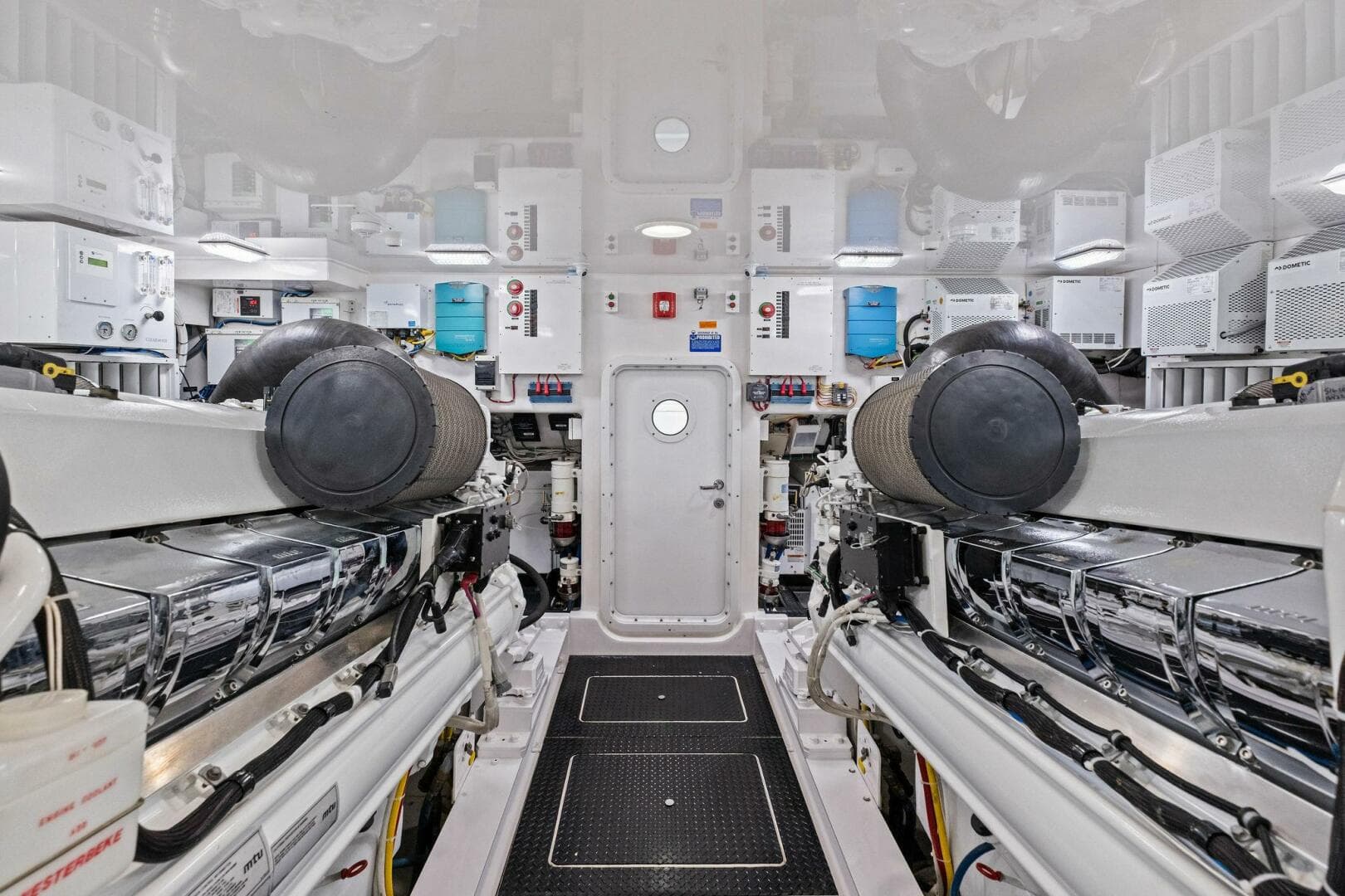 2012 Viking 82 Convertible — photo 102