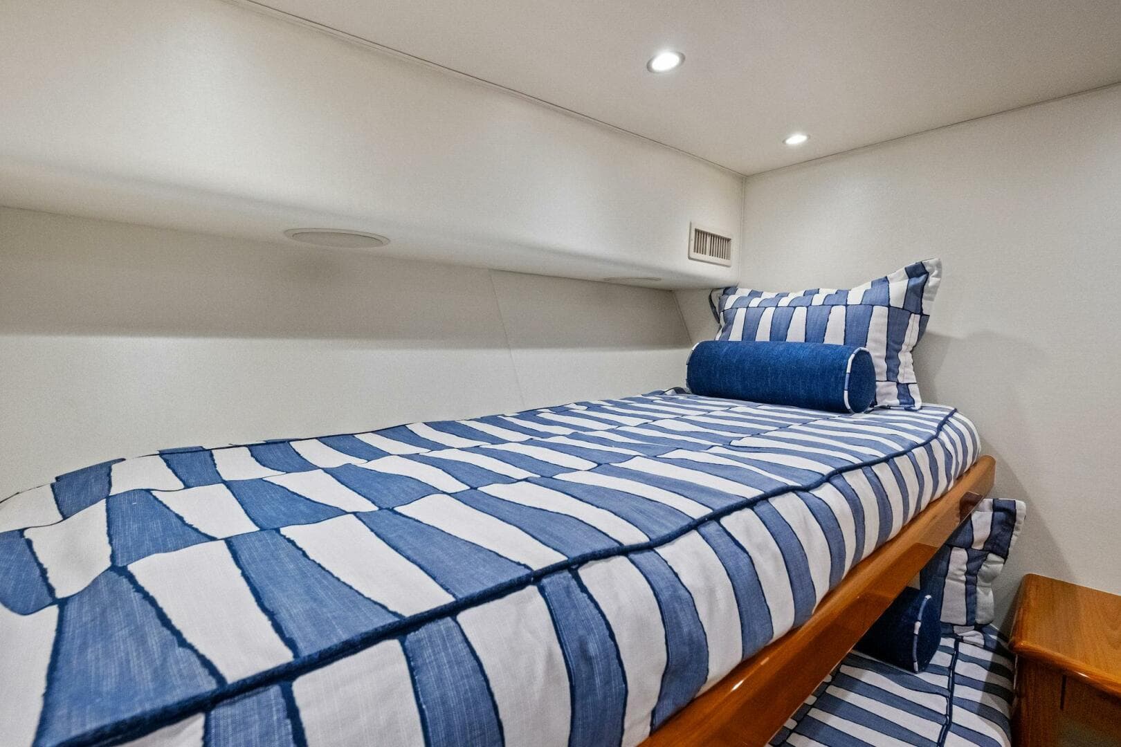 2012 Viking 82 Convertible — photo 55