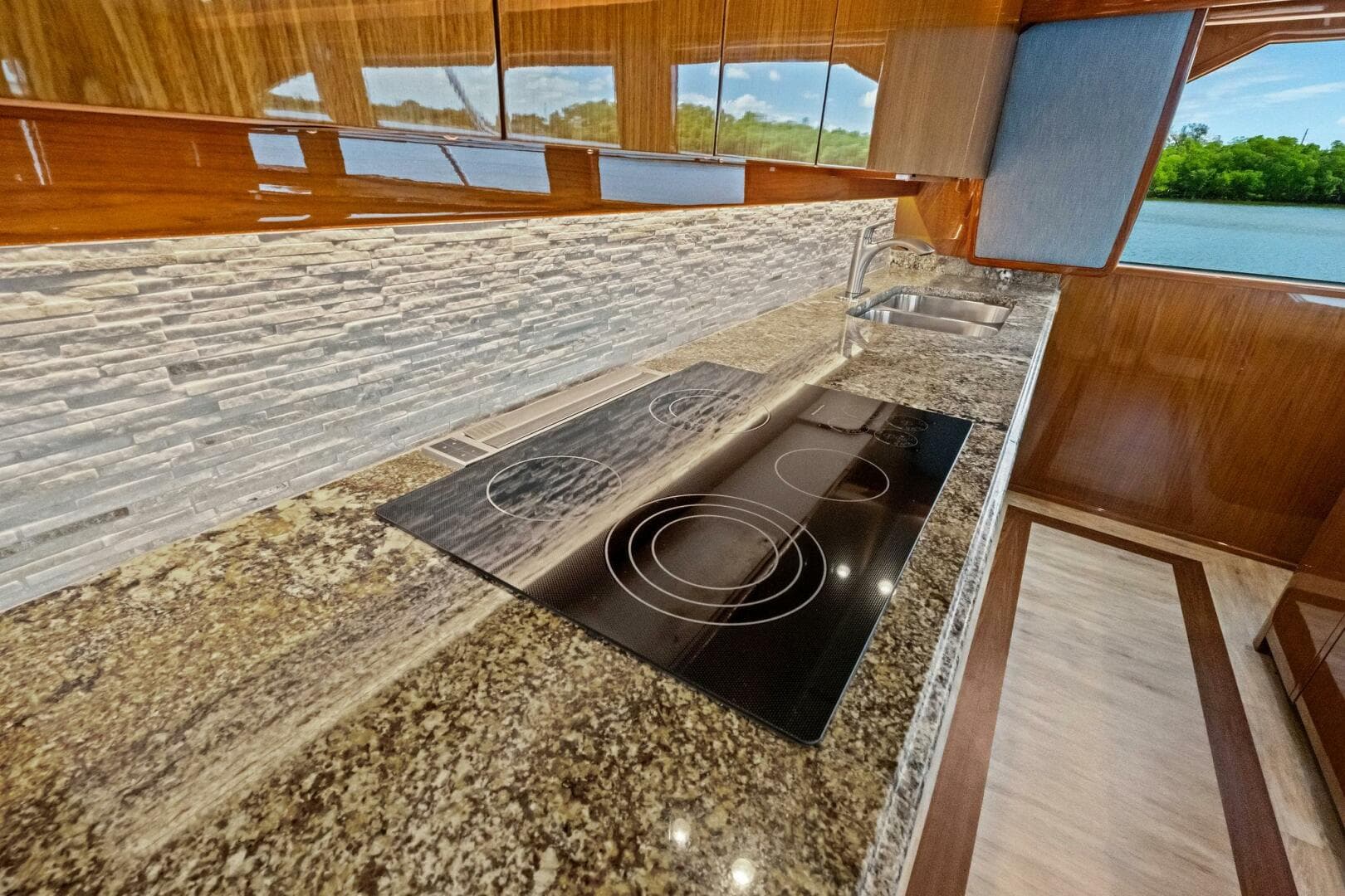 2012 Viking 82 Convertible — photo 17