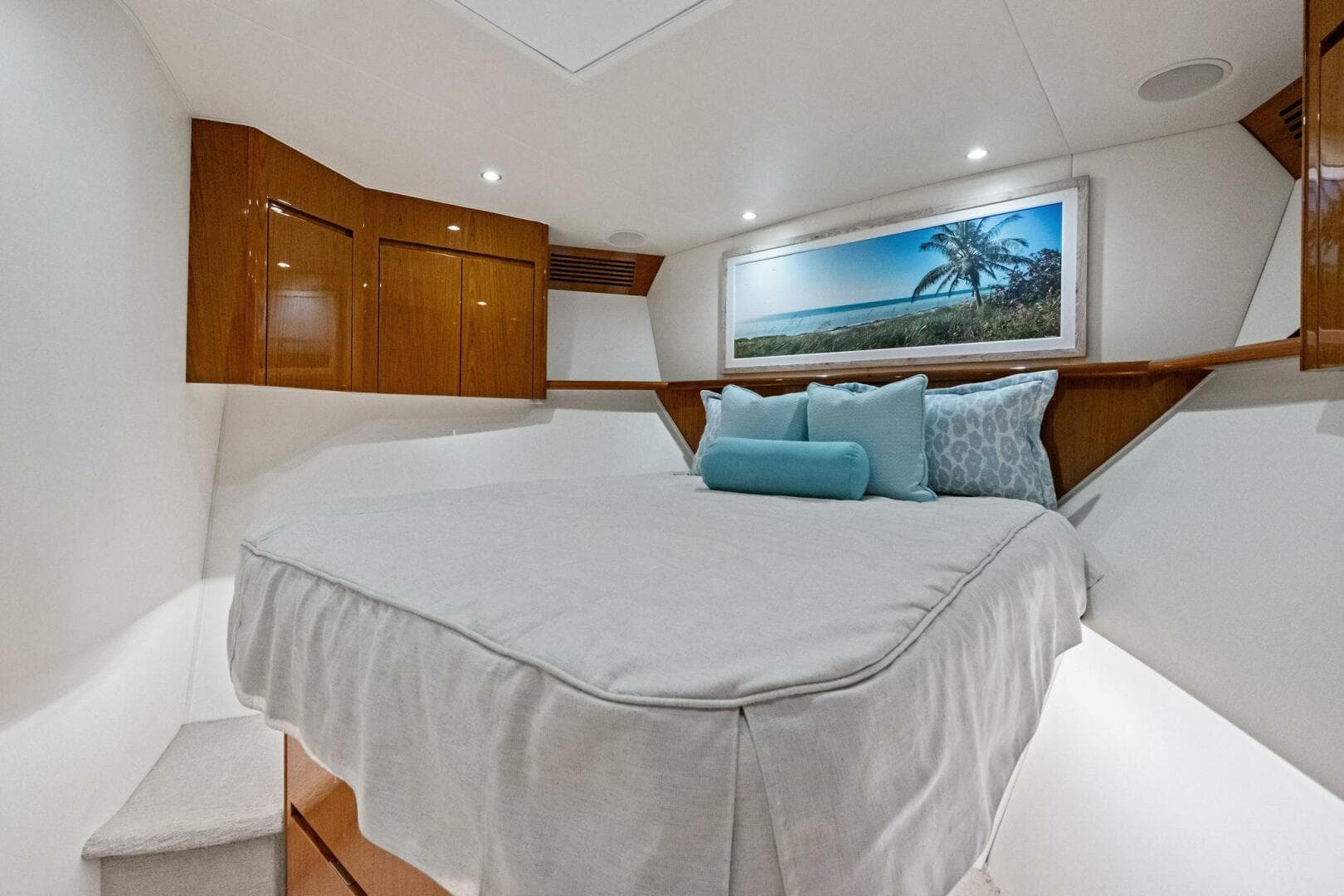 2012 Viking 82 Convertible — photo 33