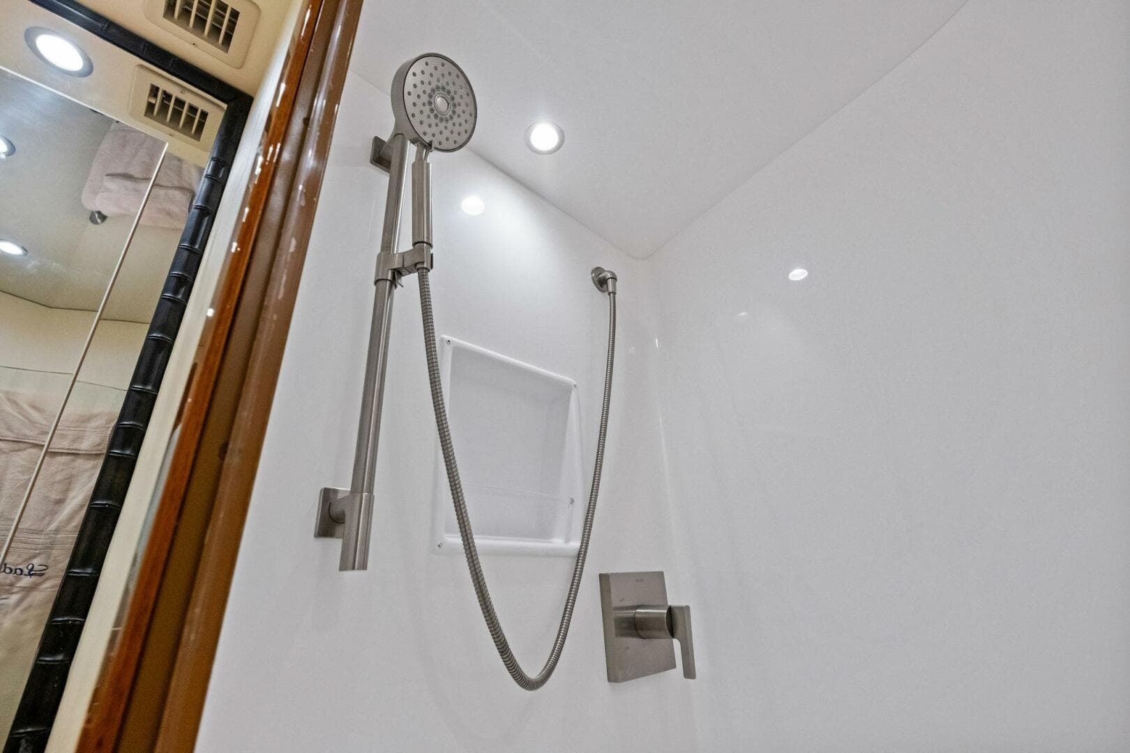 2012 Viking 82 Convertible — photo 46