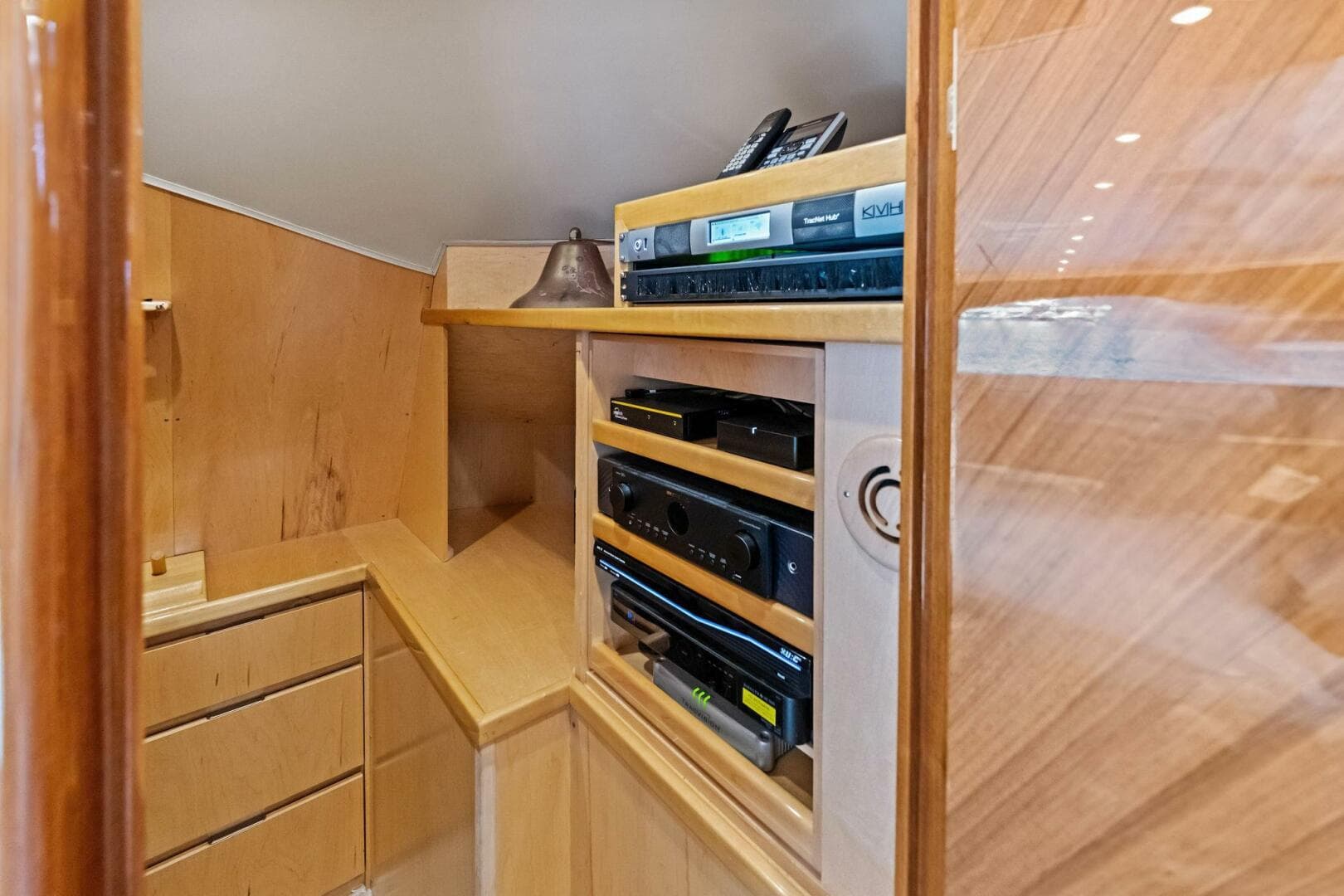 2012 Viking 82 Convertible — photo 60