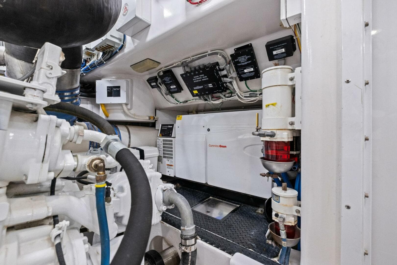 2012 Viking 82 Convertible — photo 98