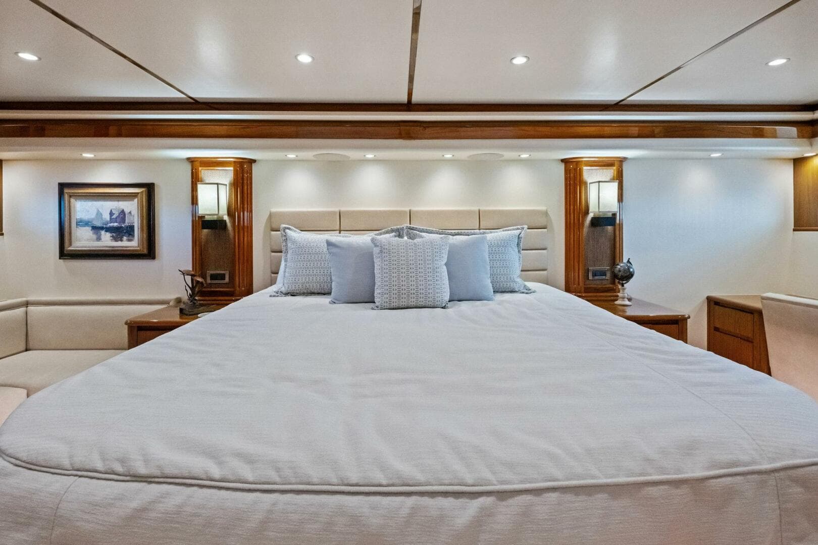 2012 Viking 82 Convertible — photo 22