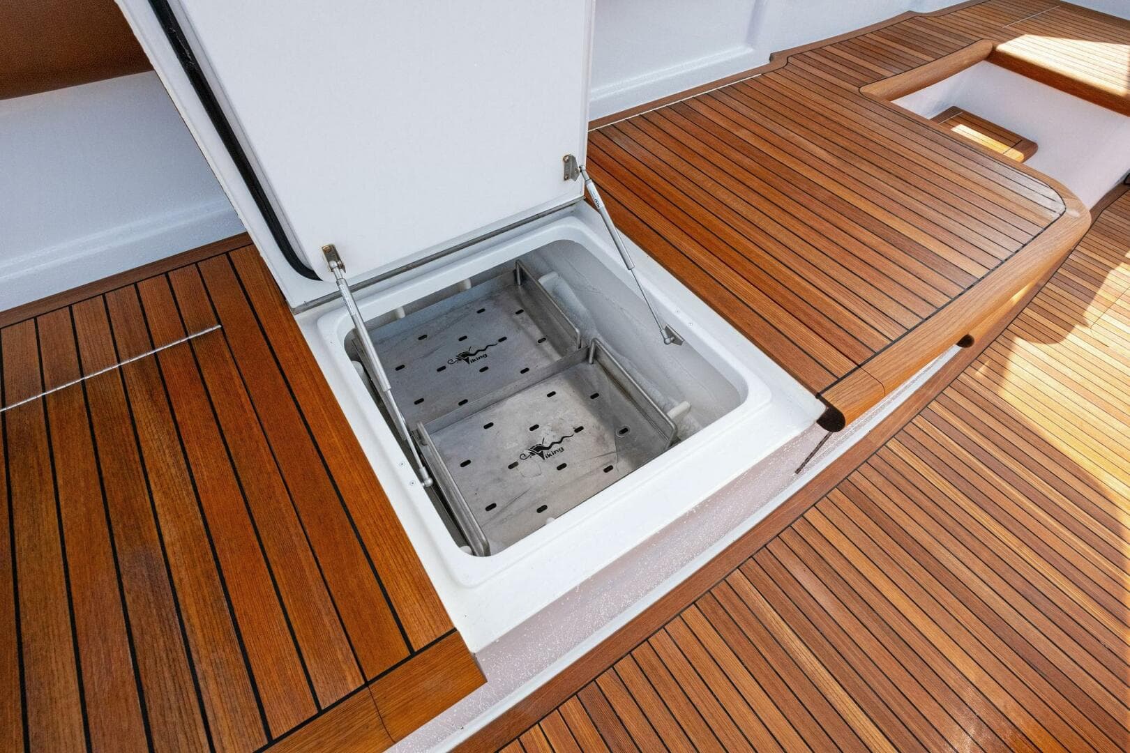 2012 Viking 82 Convertible — photo 67