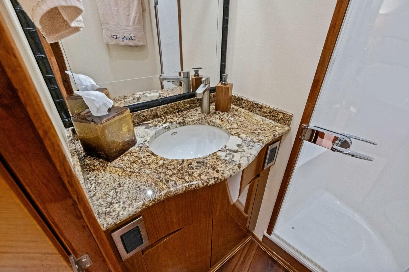 2012 Viking 82 Convertible — photo 44