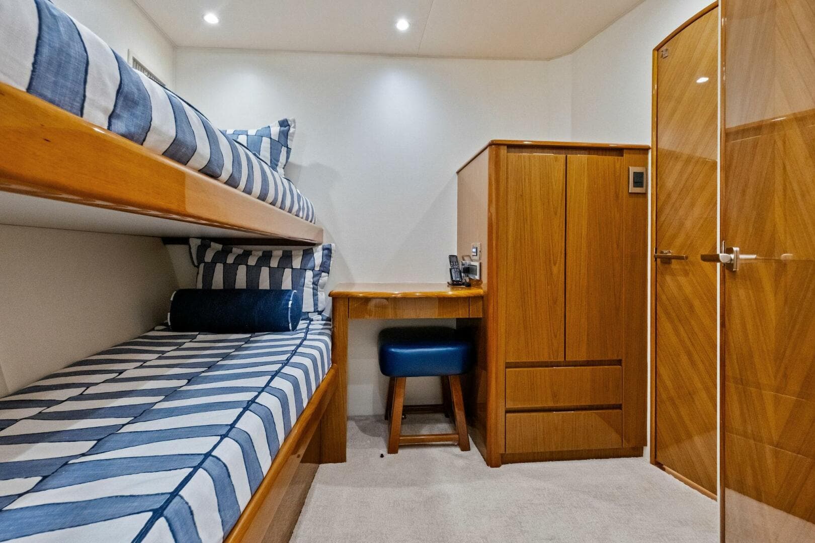 2012 Viking 82 Convertible — photo 54