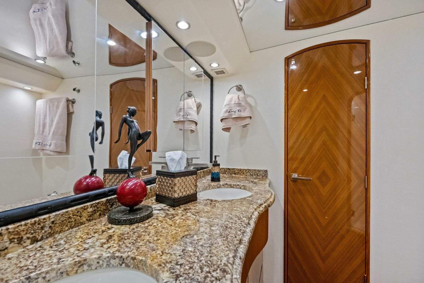 2012 Viking 82 Convertible — photo 31