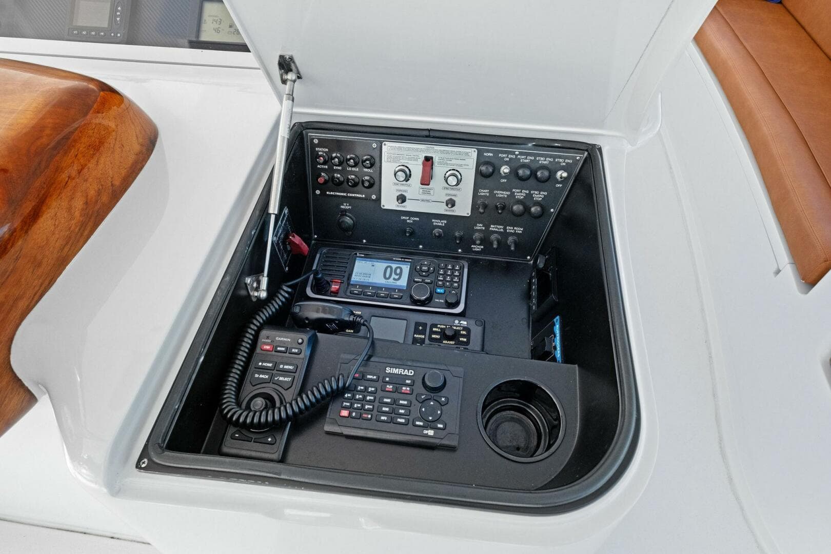 2012 Viking 82 Convertible — photo 83