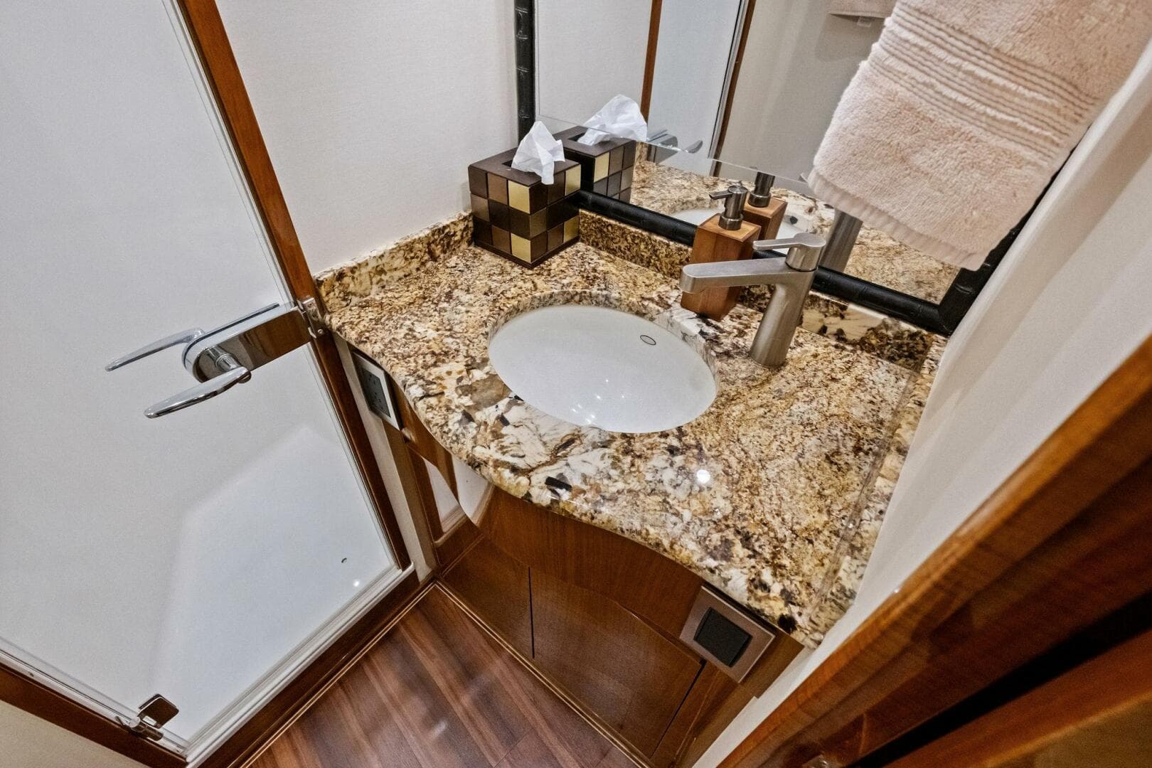 2012 Viking 82 Convertible — photo 50