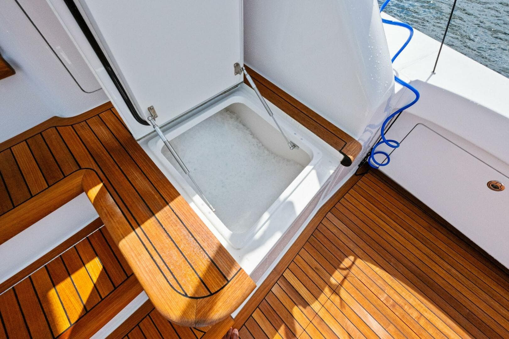 2012 Viking 82 Convertible — photo 68