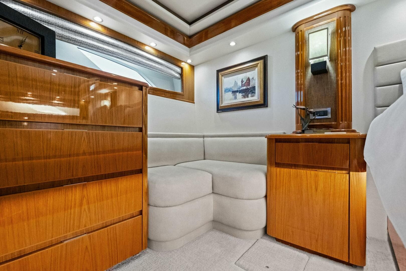 2012 Viking 82 Convertible — photo 27