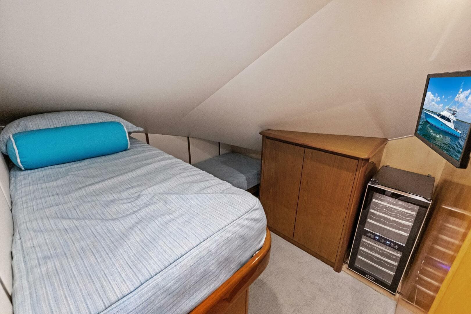 2012 Viking 82 Convertible — photo 49