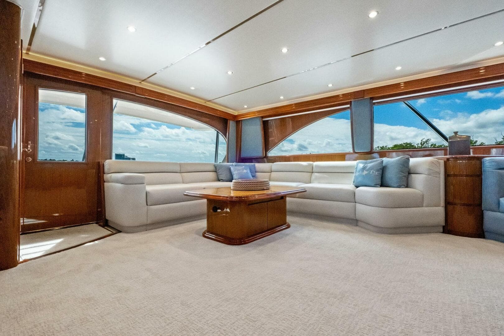 2012 Viking 82 Convertible — photo 7