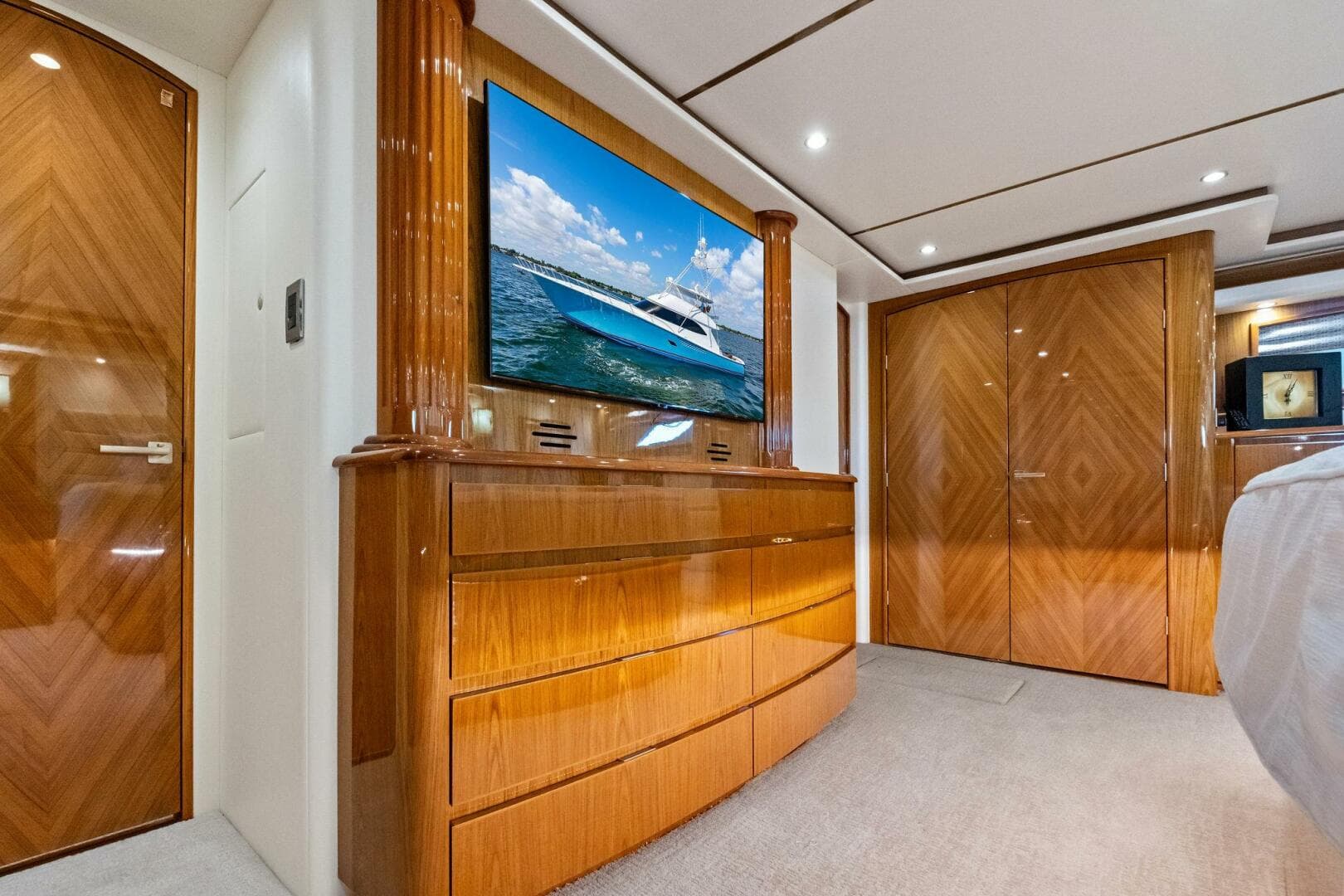 2012 Viking 82 Convertible — photo 25