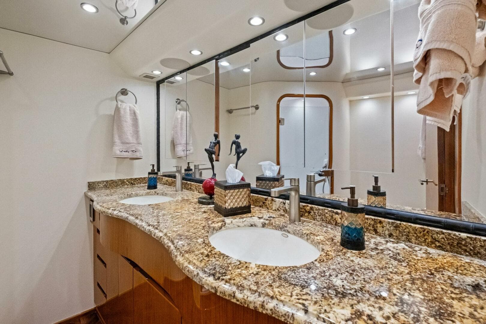 2012 Viking 82 Convertible — photo 28