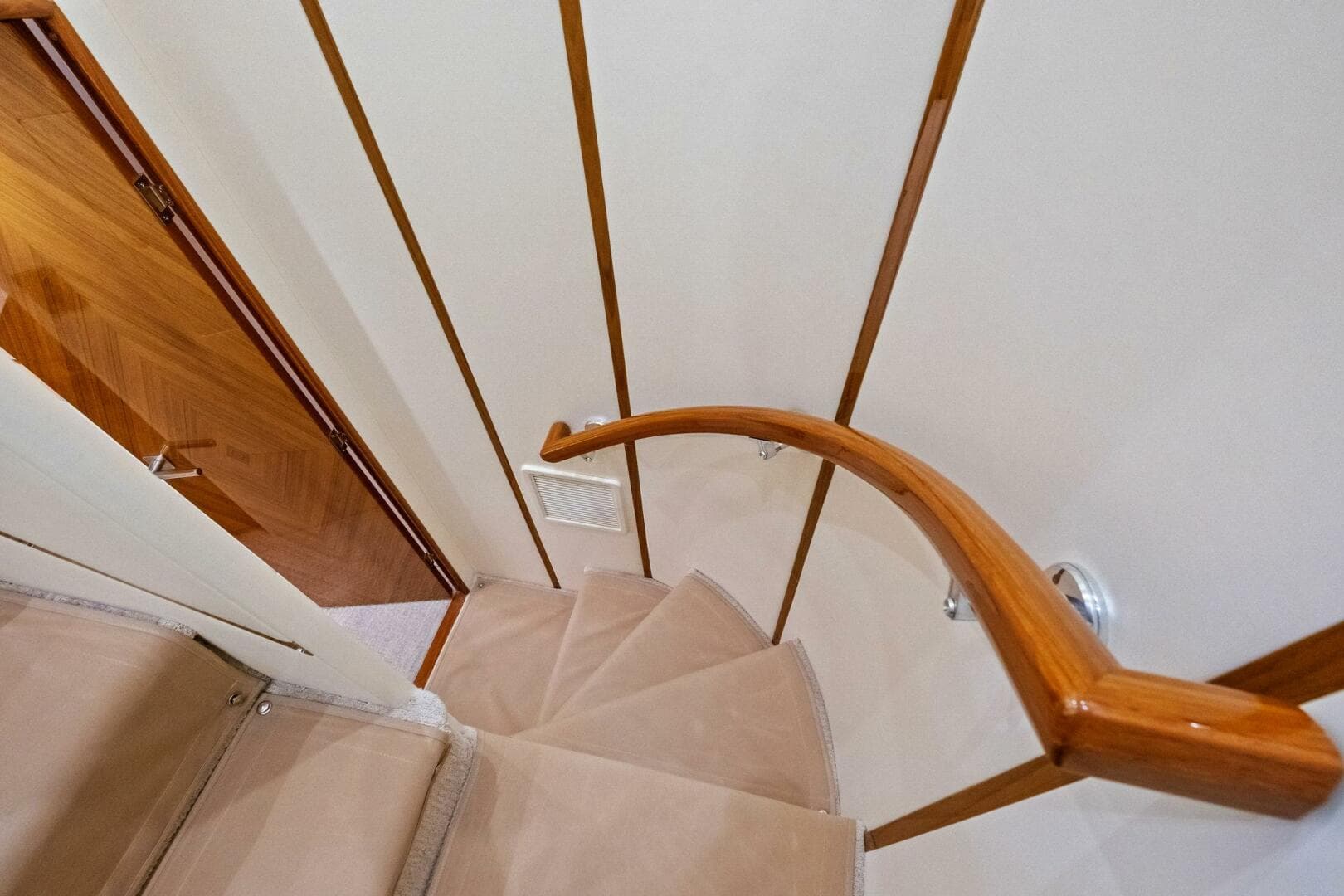 2012 Viking 82 Convertible — photo 19