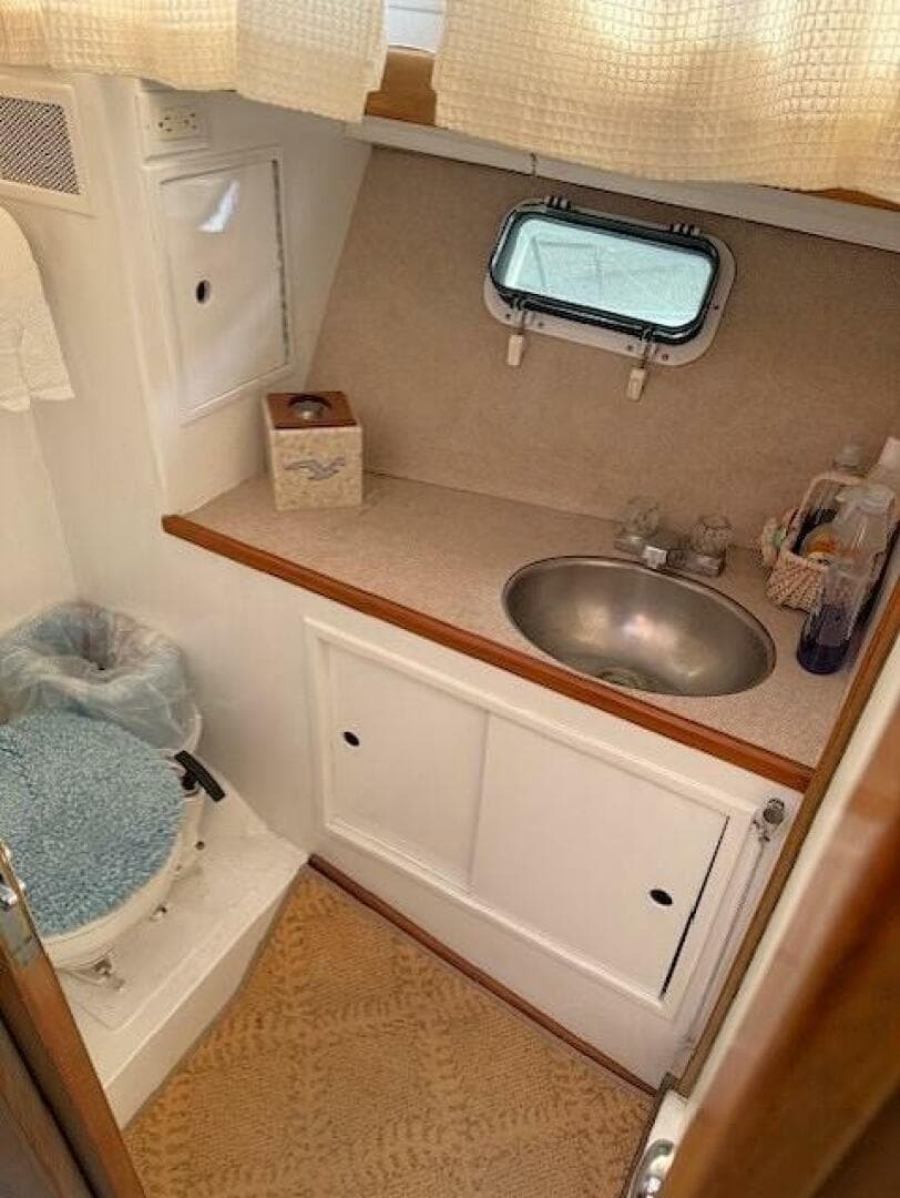 1967 Custom 42’ Flybridge Cruiser — photo 31