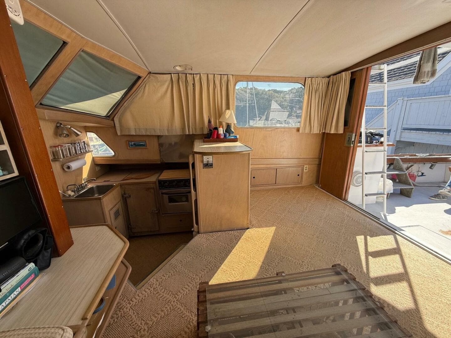 1967 Custom 42’ Flybridge Cruiser — photo 25