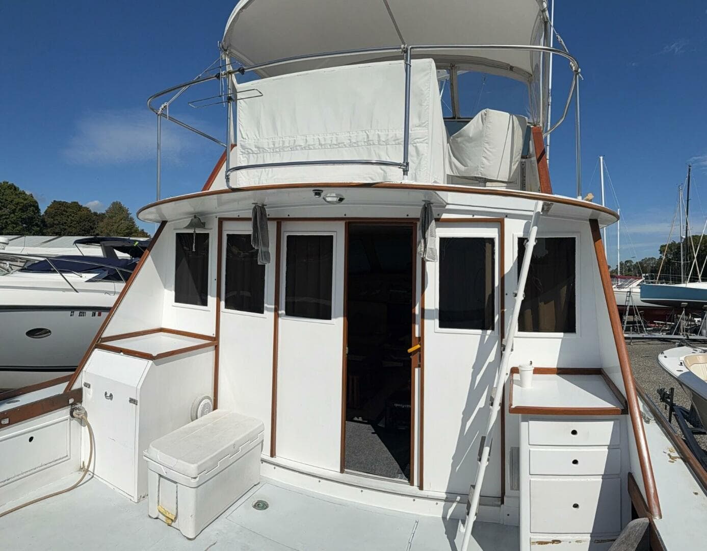 1967 Custom 42’ Flybridge Cruiser — photo 9