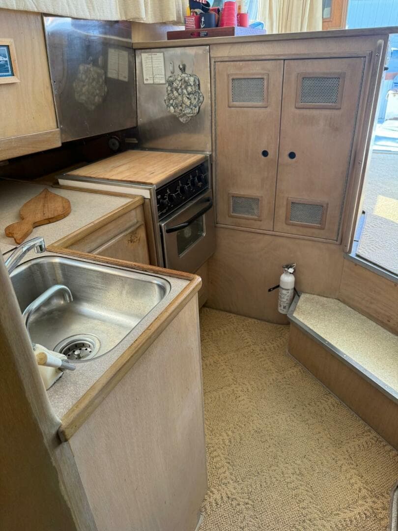 1967 Custom 42’ Flybridge Cruiser — photo 28