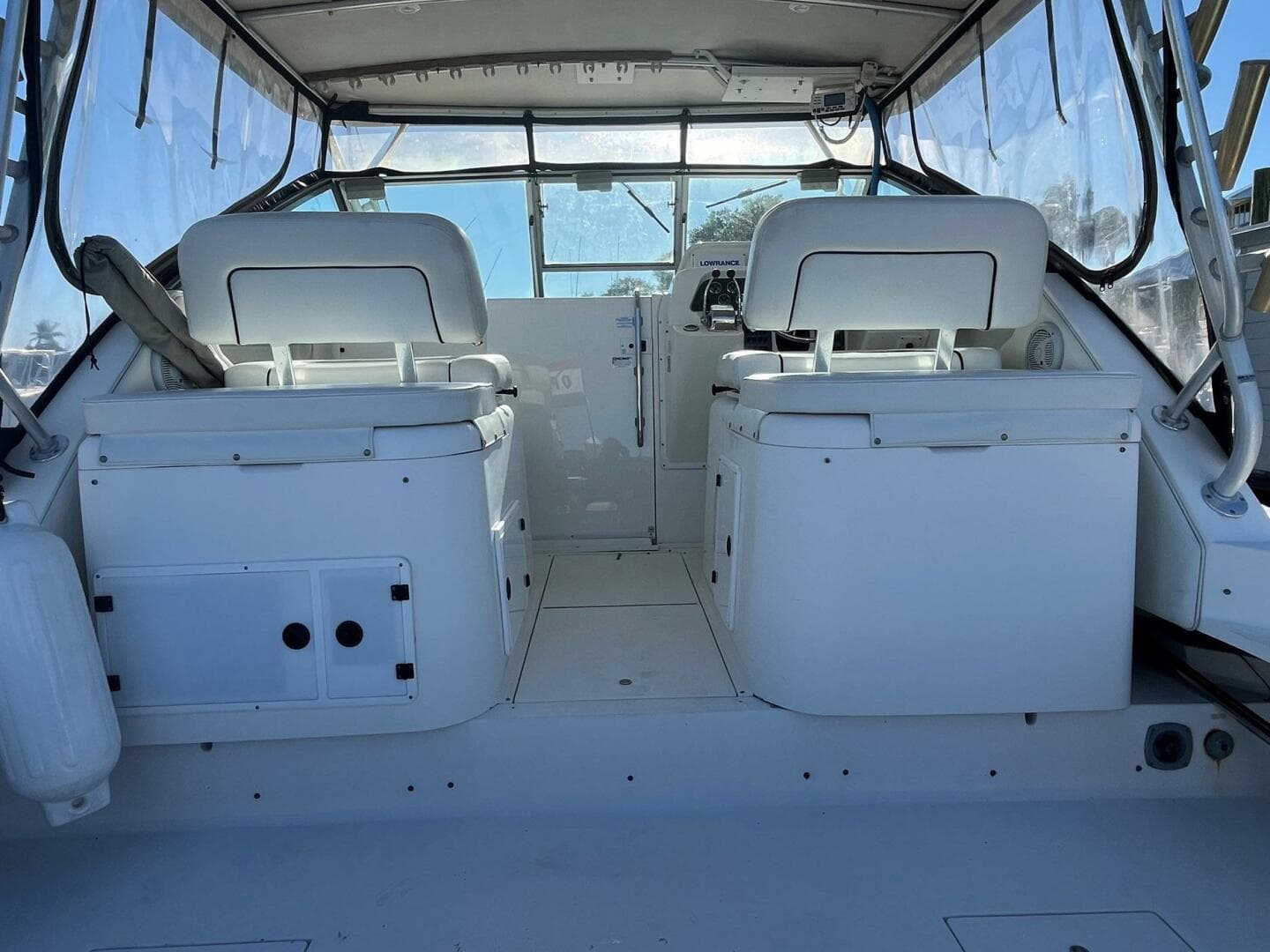 2001 Wellcraft 330 Coastal — photo 6
