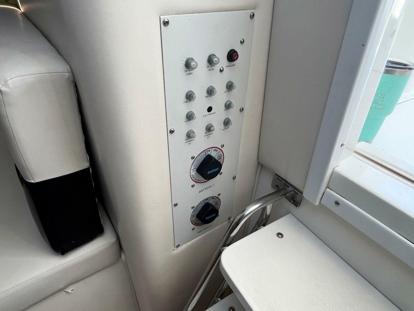 2001 Wellcraft 330 Coastal — photo 11