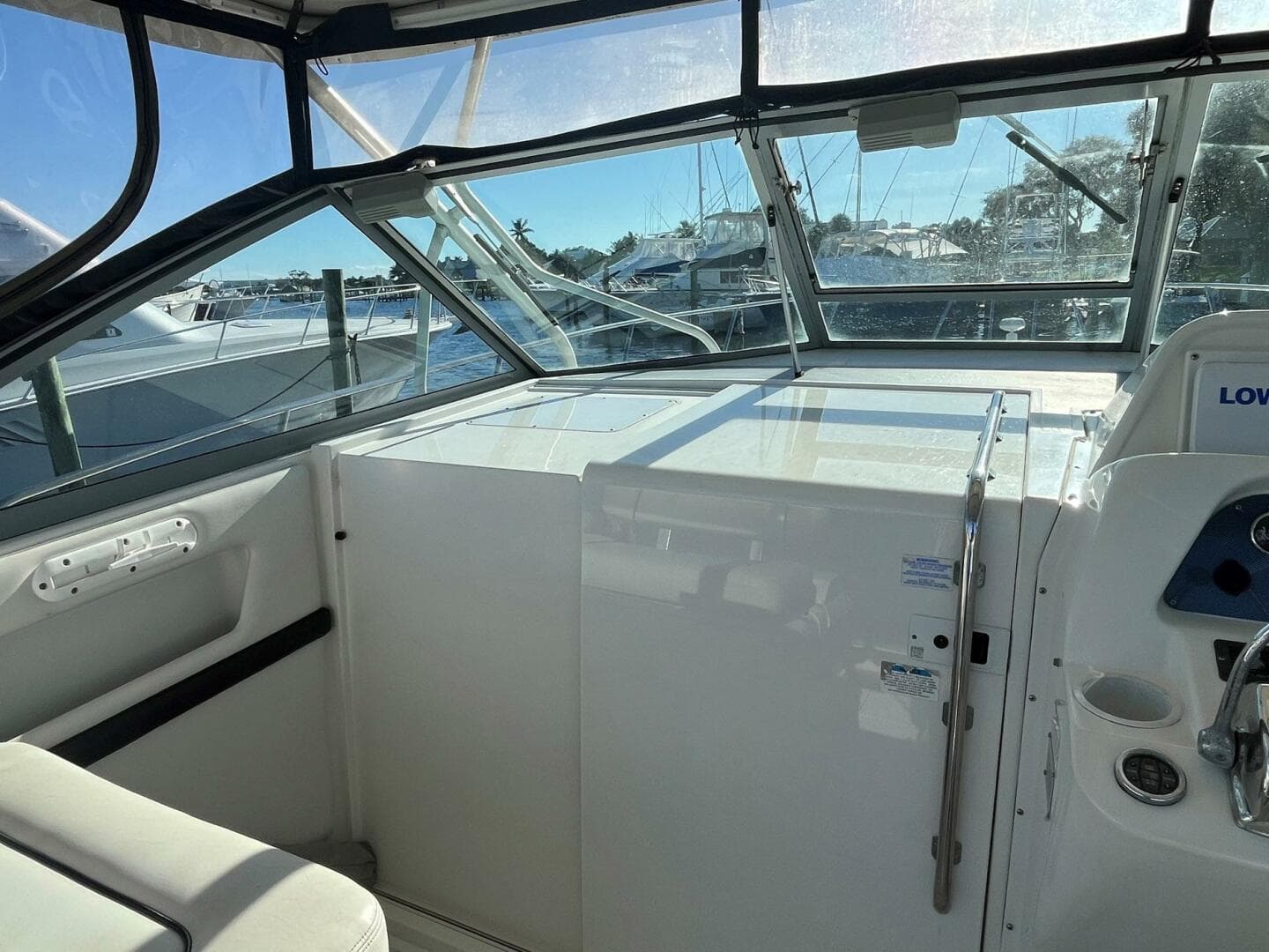 2001 Wellcraft 330 Coastal — photo 7