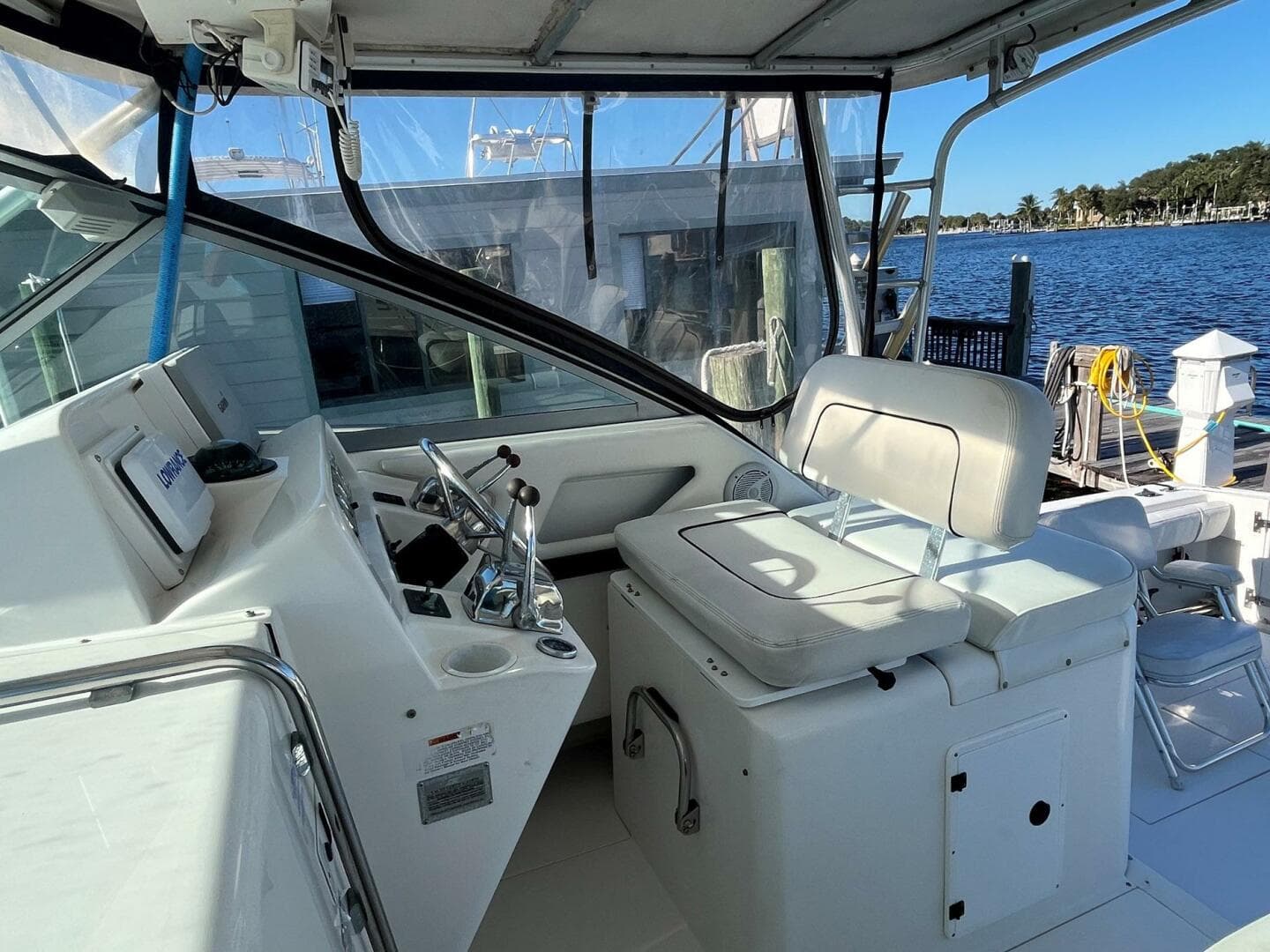 2001 Wellcraft 330 Coastal — photo 3