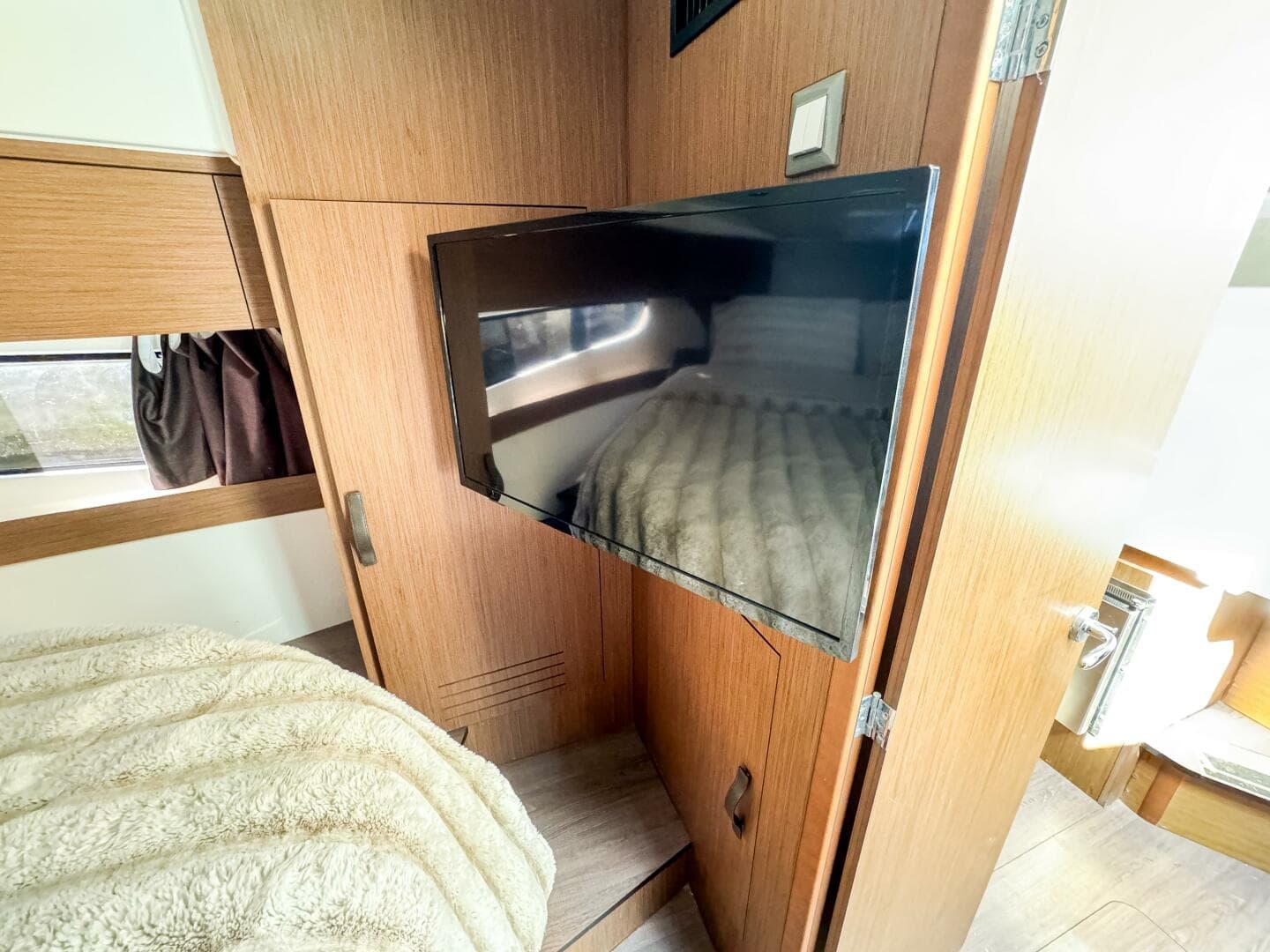 2022 Beneteau Antares 11 — photo 30