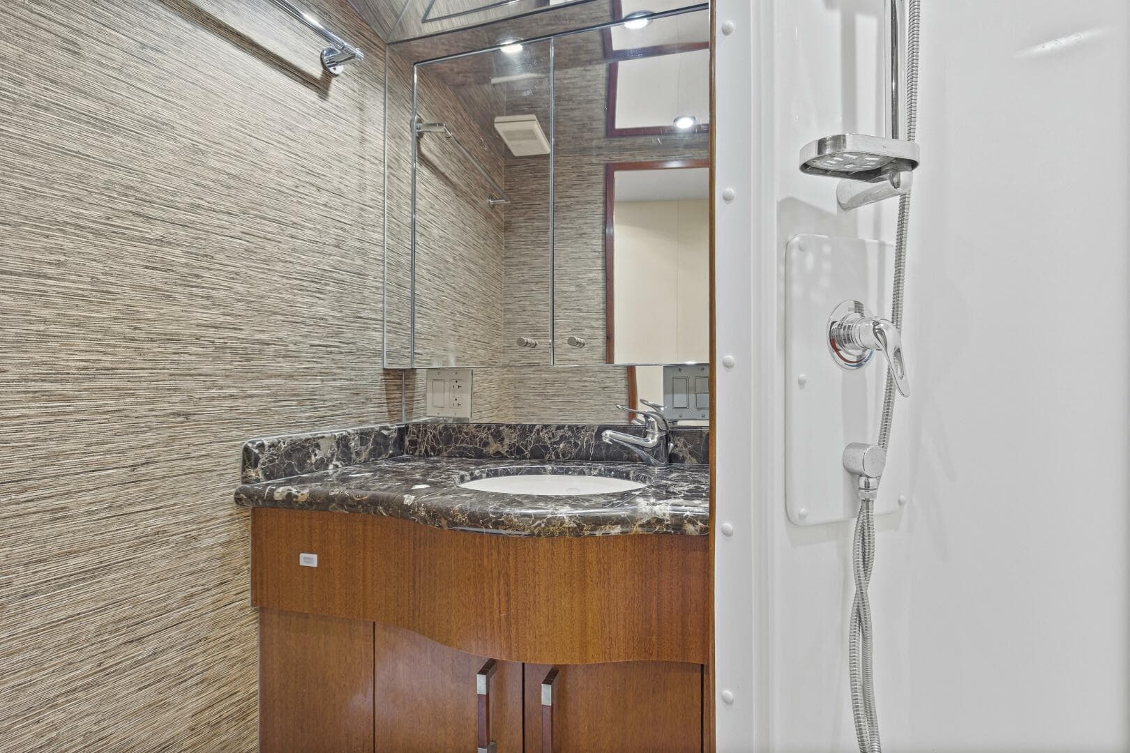 2008 Hatteras 60 Convertible — photo 25