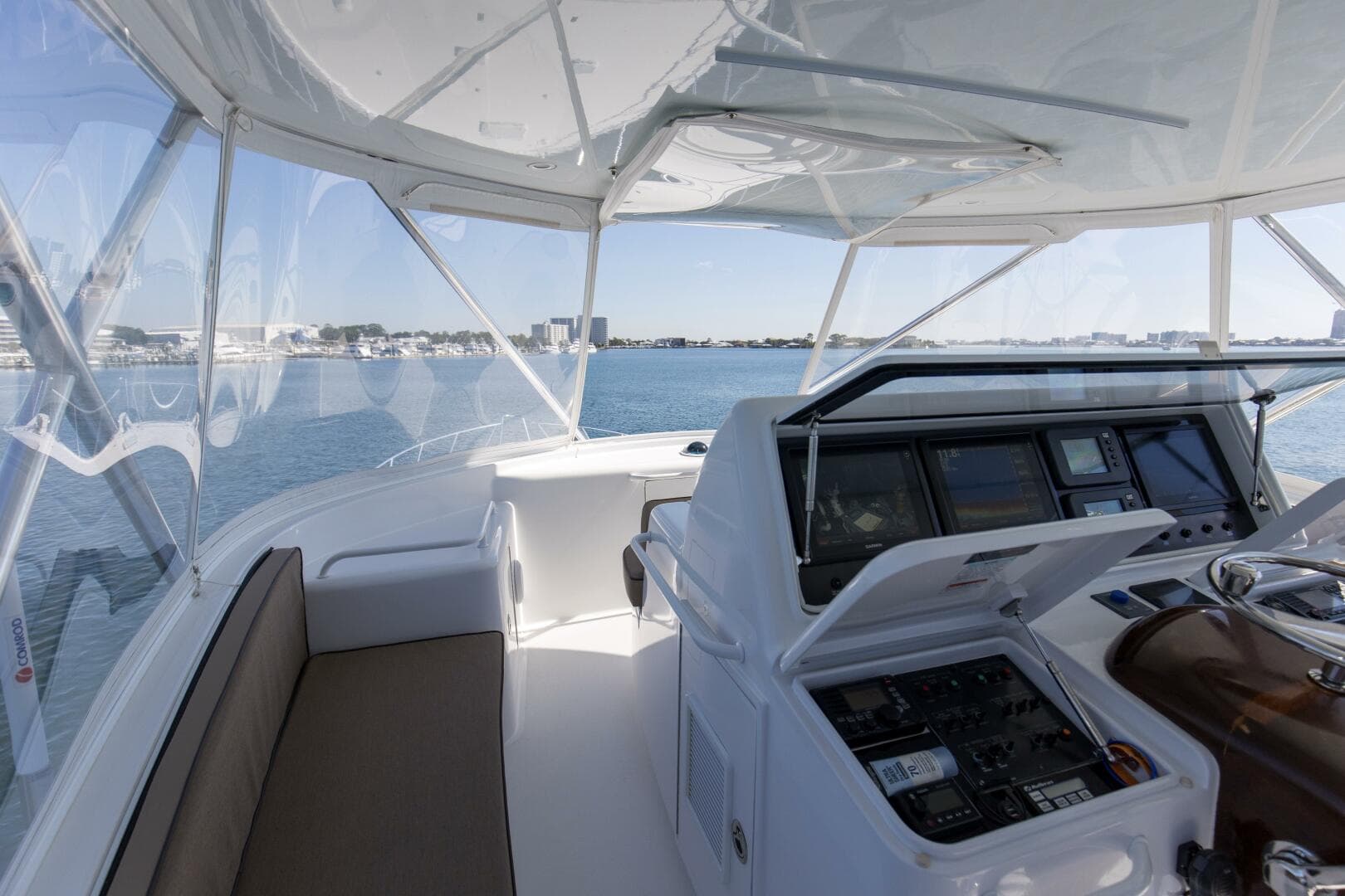 2008 Hatteras 60 Convertible — photo 26