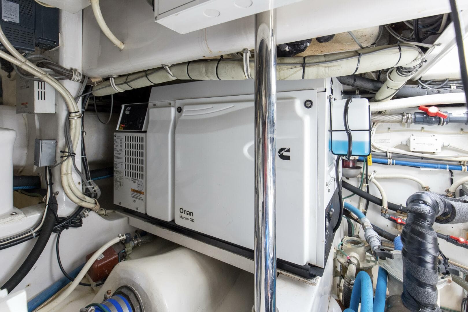 2008 Hatteras 60 Convertible — photo 44