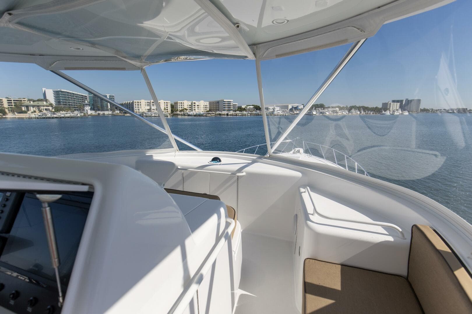 2008 Hatteras 60 Convertible — photo 32