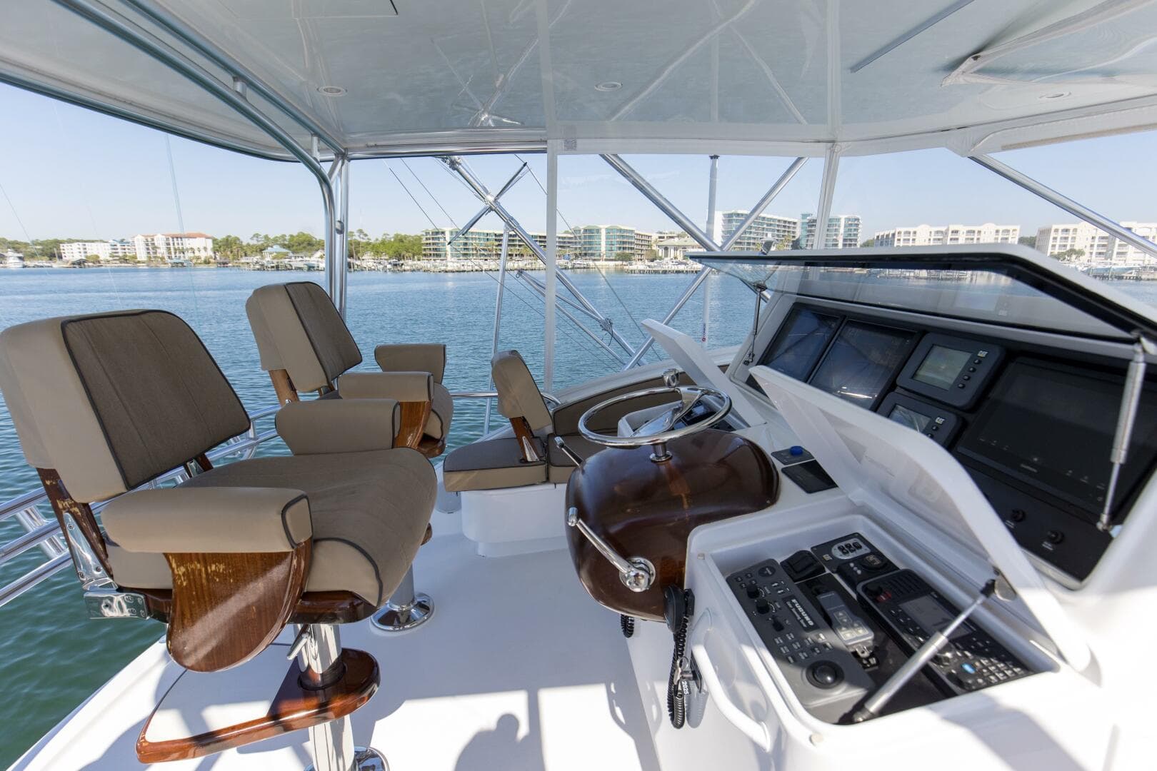 2008 Hatteras 60 Convertible — photo 3